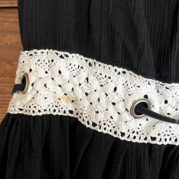 A'Gaci Black and Crochet tunic top size Large - Picture 5 of 6